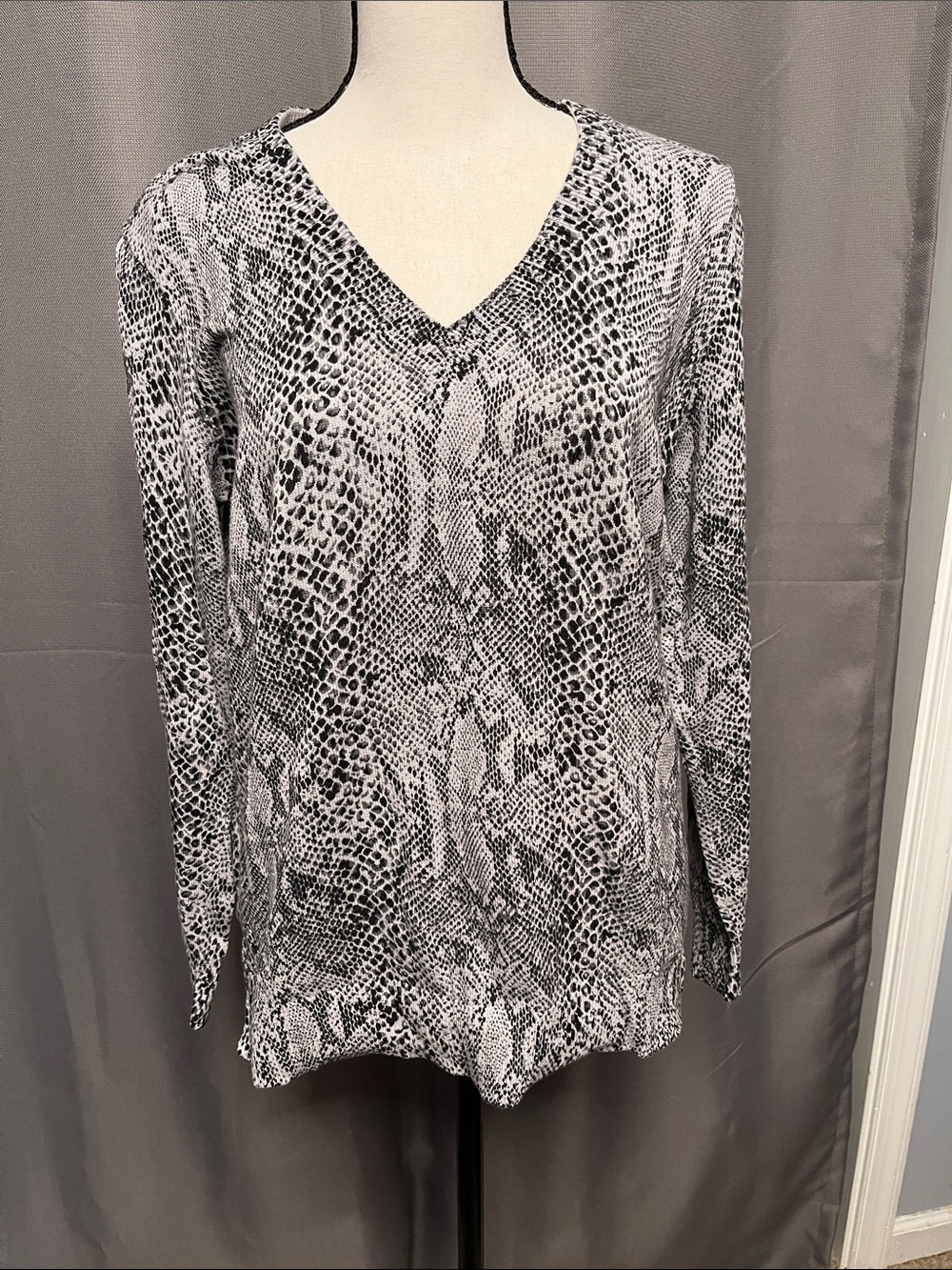 Michael Kors Black & White Snake-Print V-Neck Long Sleeve Top